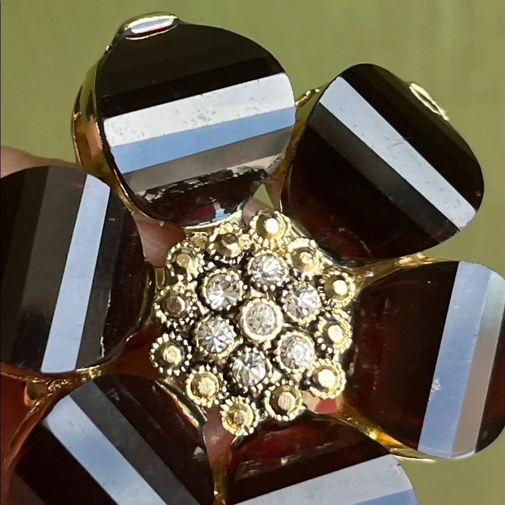 Vintage striking flower